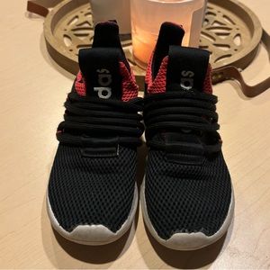 Boy's adidas gym shoes-like new